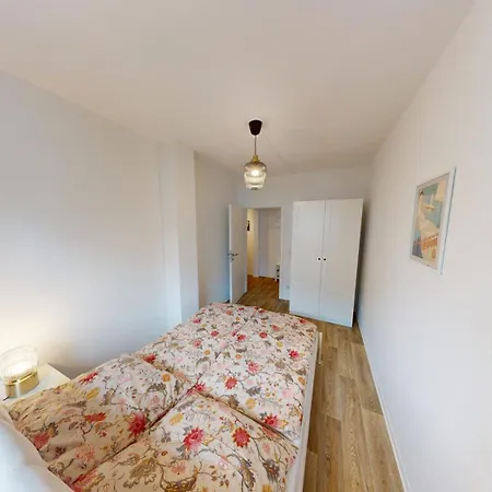 アパート Mit Bodengleicher Dusche, 170m Bis Zur Bahnhaltestelle Linie 5, Wlan *