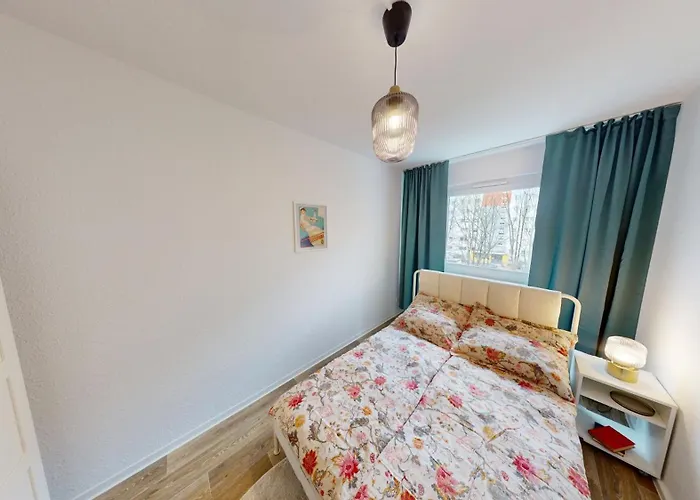 Mit Bodengleicher Dusche, 170m Bis Zur Bahnhaltestelle Linie 5, Wlan Appartement Chemnitz