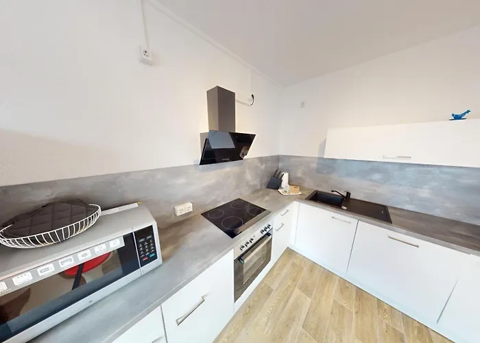 Mit Bodengleicher Dusche, 170m Bis Zur Bahnhaltestelle Linie 5, Wlan Appartement