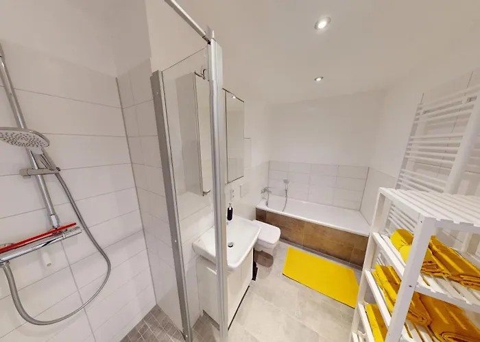 Mit Bodengleicher Dusche, 170m Bis Zur Bahnhaltestelle Linie 5, Wlan * Chemnitz